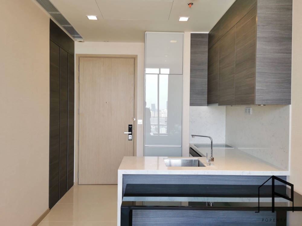 The Esse Asoke ให้เช่า 1-bed Fully Furnished