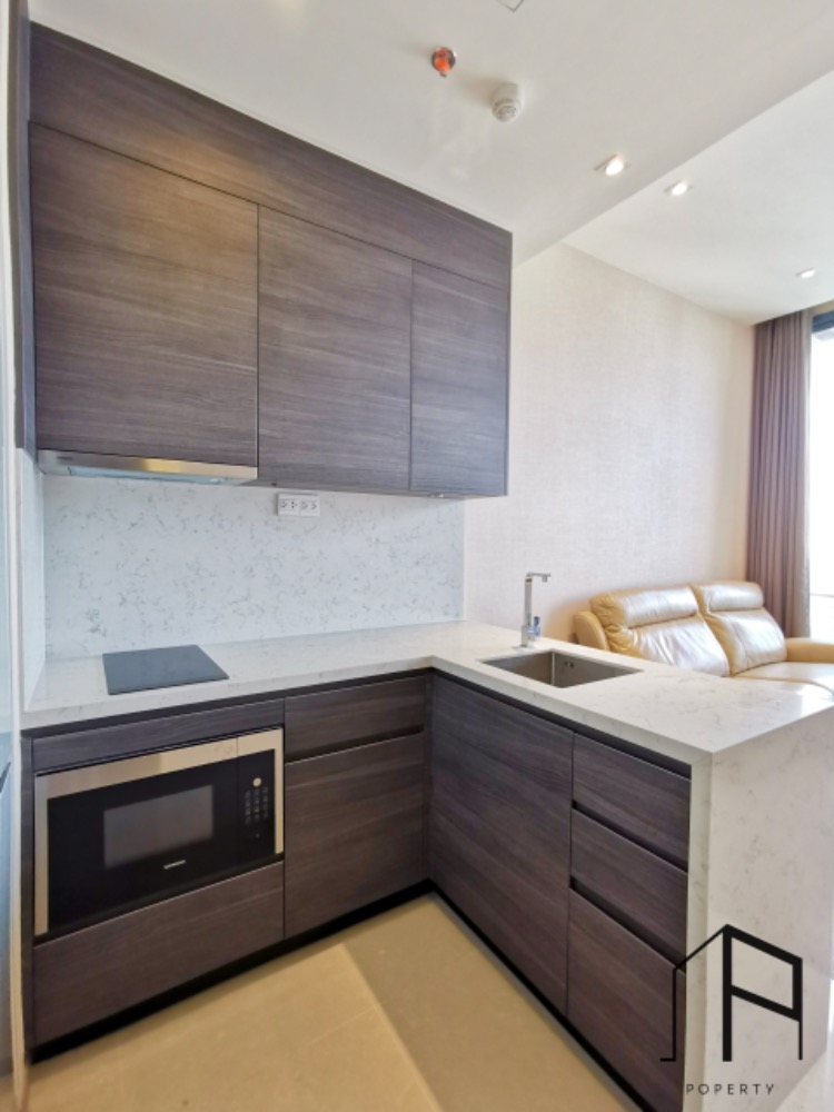 The Esse Asoke ให้เช่า 1-bed Fully Furnished